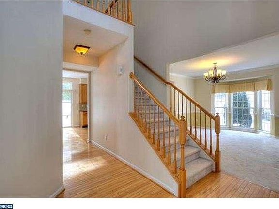 4th image of 906 Burdette Dr