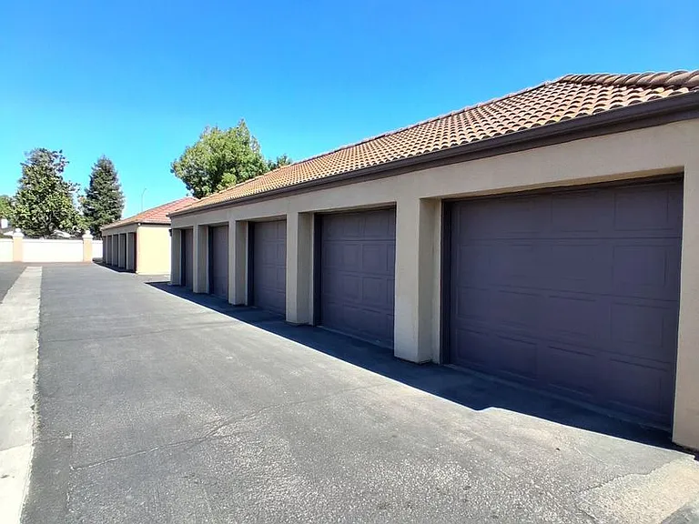8147 N Cedar Ave #125 — Photo 19
