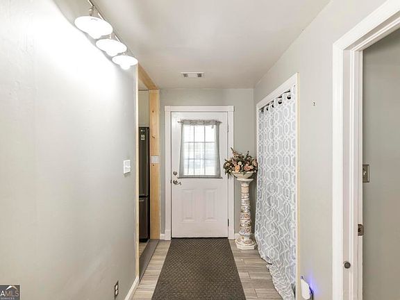 3rd image of 3261 Walden Rd