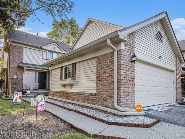 6893 Pebble Park Cir #103, West Bloomfield, MI 48322