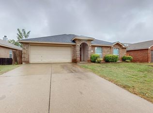 937 La Sierra Dr, Crowley, TX 76036