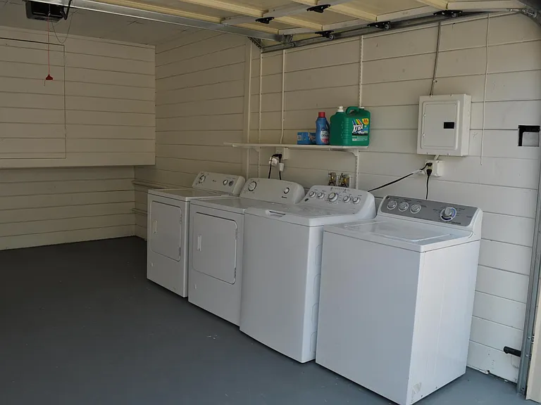 Shared laundry with front house