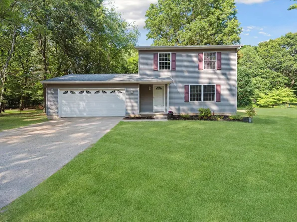 2845 Fairway Dr, Dorr, MI 49323