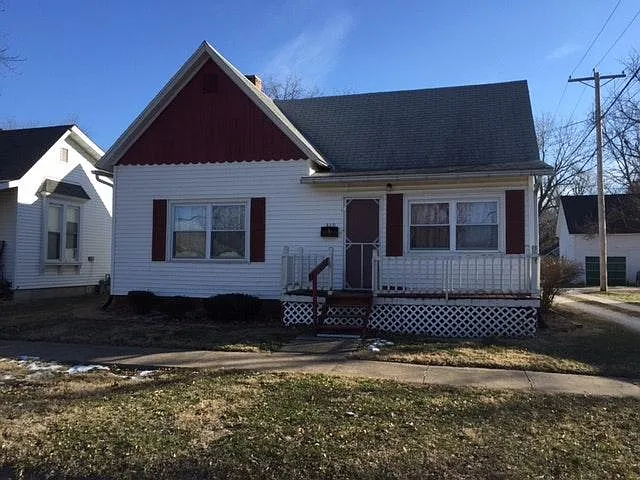 319 N Edwards St