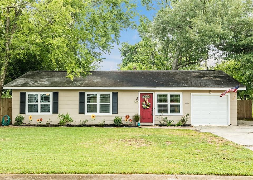 1st image of 107 Pecan Ln