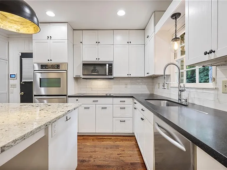 2509 Sharondale Dr NE — Photo 9