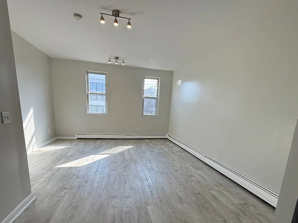 86 Bleecker St #2L