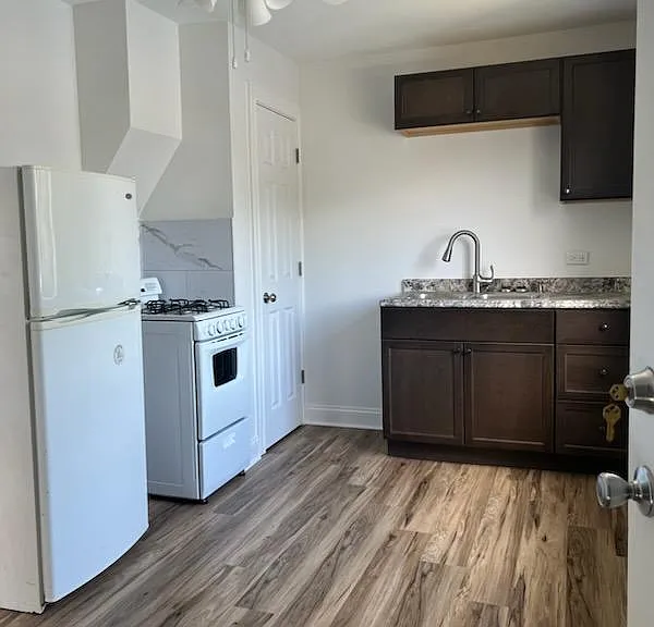 114 E 25th St #2R — Photo 1
