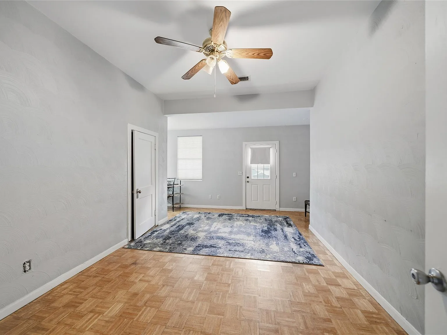 4 bed, 2.0 bath, 1648 sqft, $2,400 — Photo 4