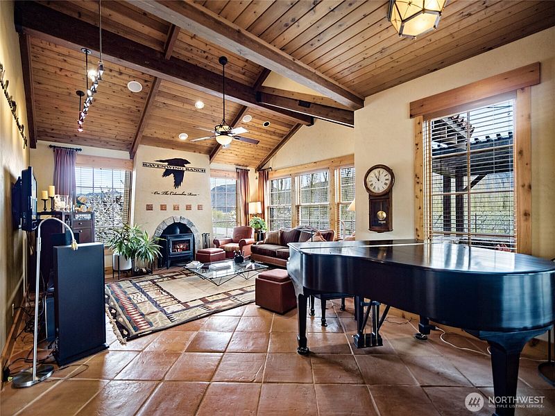 5th image of 5814 Colockum Road