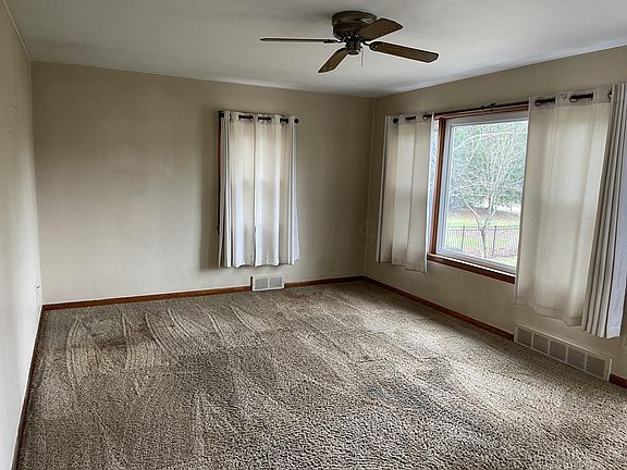 3rd image of 1145 Rainbow Dr NE