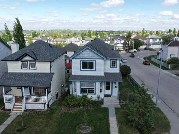 279 W Hidden Hills Rd NW, Calgary, AB T3A 5X9
