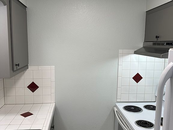 4th image of 310 S 10th St #12