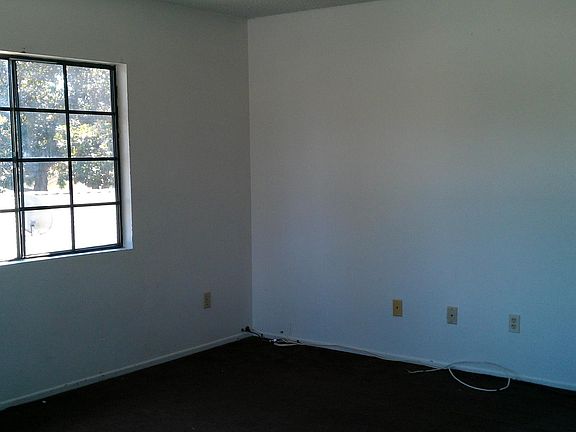 4th image of 451 E Plymouth St