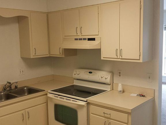 Living Rm & Entrance to the right