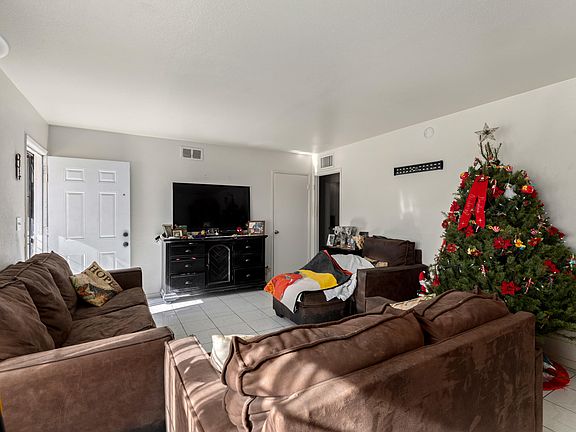 5th image of 423 E Landsford St