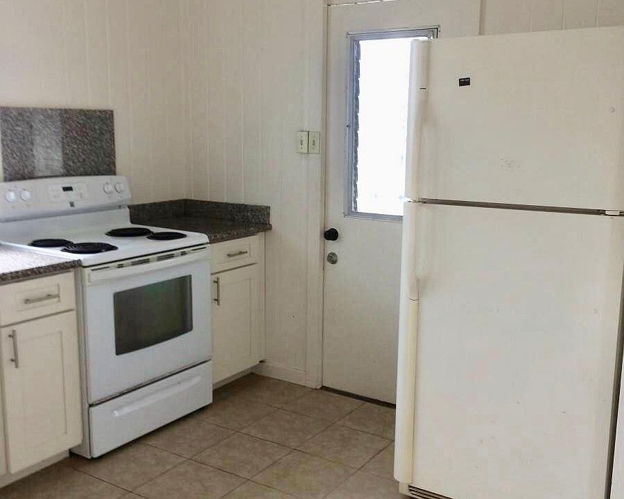 Full refrigerator and freezer