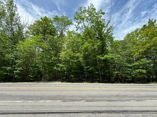 1823 Center St #18, East Aurora, NY 14052