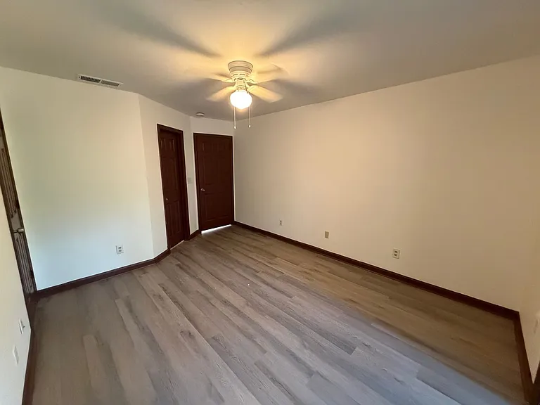 1702 Pine Tree Dr — Photo 13