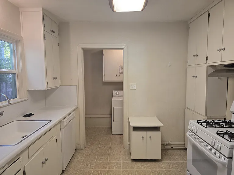 485 E 1st Ave — Photo 12