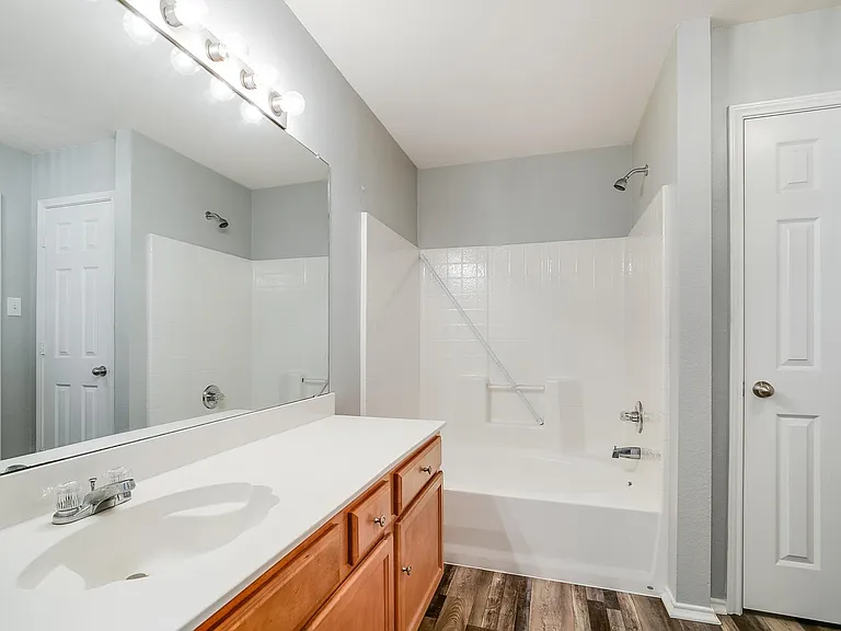 228 Meadow View Ln — Photo 4