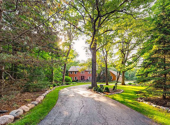 2nd image of 1550 Thorneberry Ct
