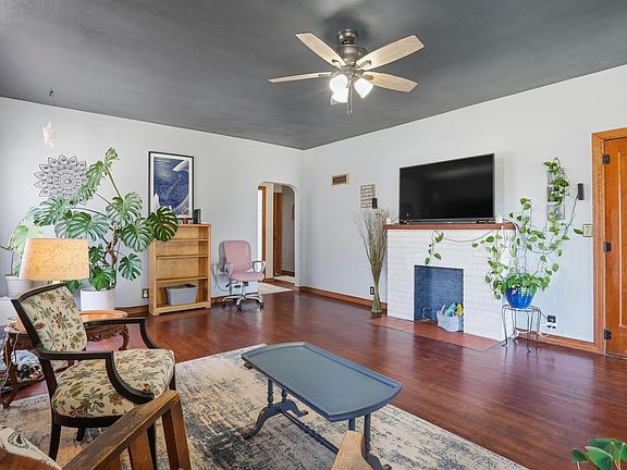 3rd image of 1018 Kingsbury St