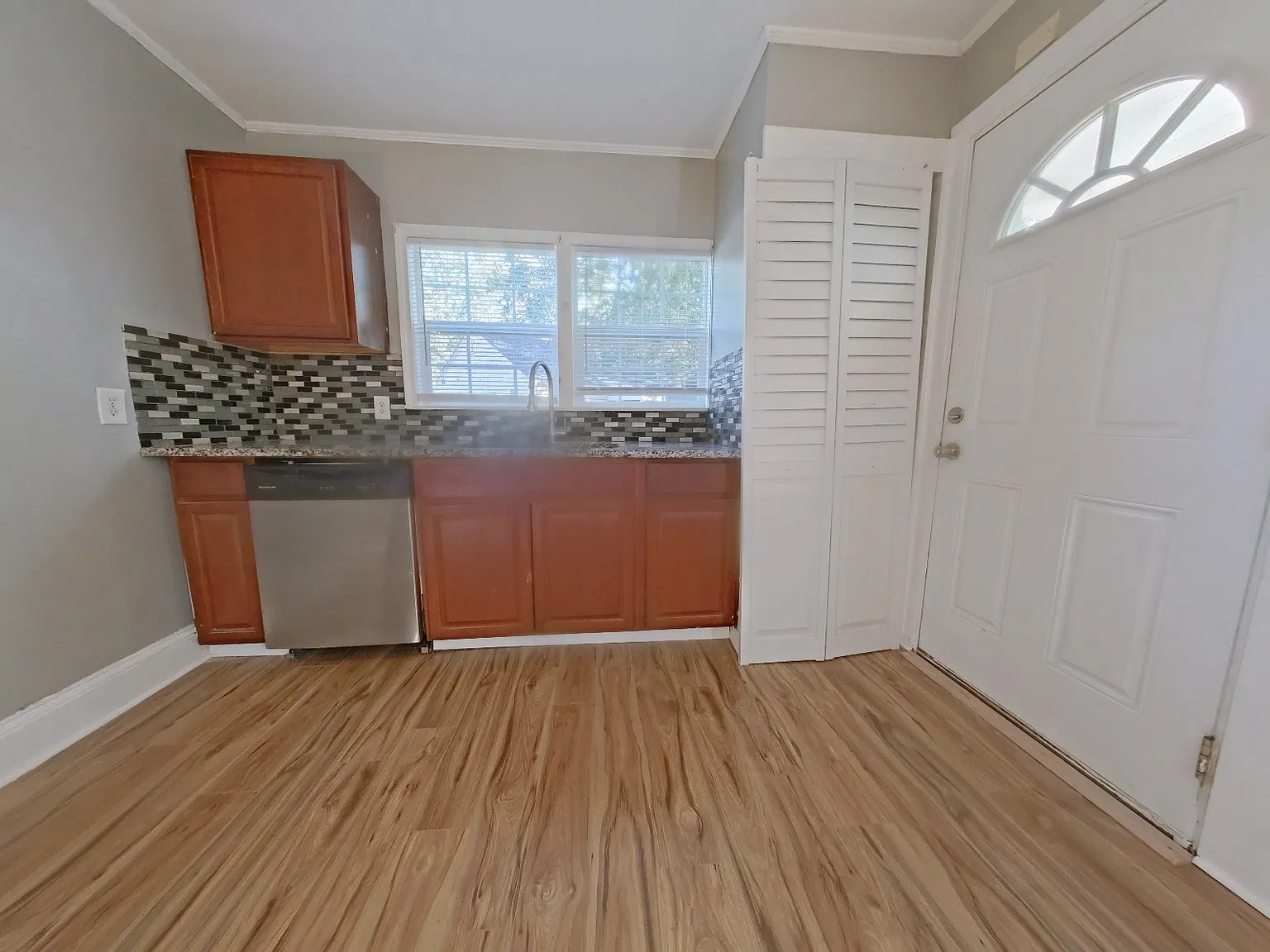 2 bed, 10 sqft, $995 — Photo 4