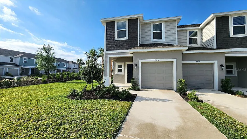 3 bed, 2.5 bath, 1553 sqft, $2,300 — Photo 1