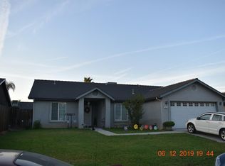 946 W Mammoth Pool Way, Hanford, CA 93230