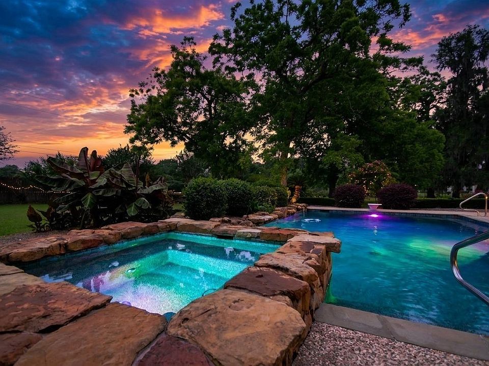 1st image of 33218 W Forest Ct