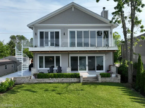 571 Dunleavy Dr, Highland, MI 48356