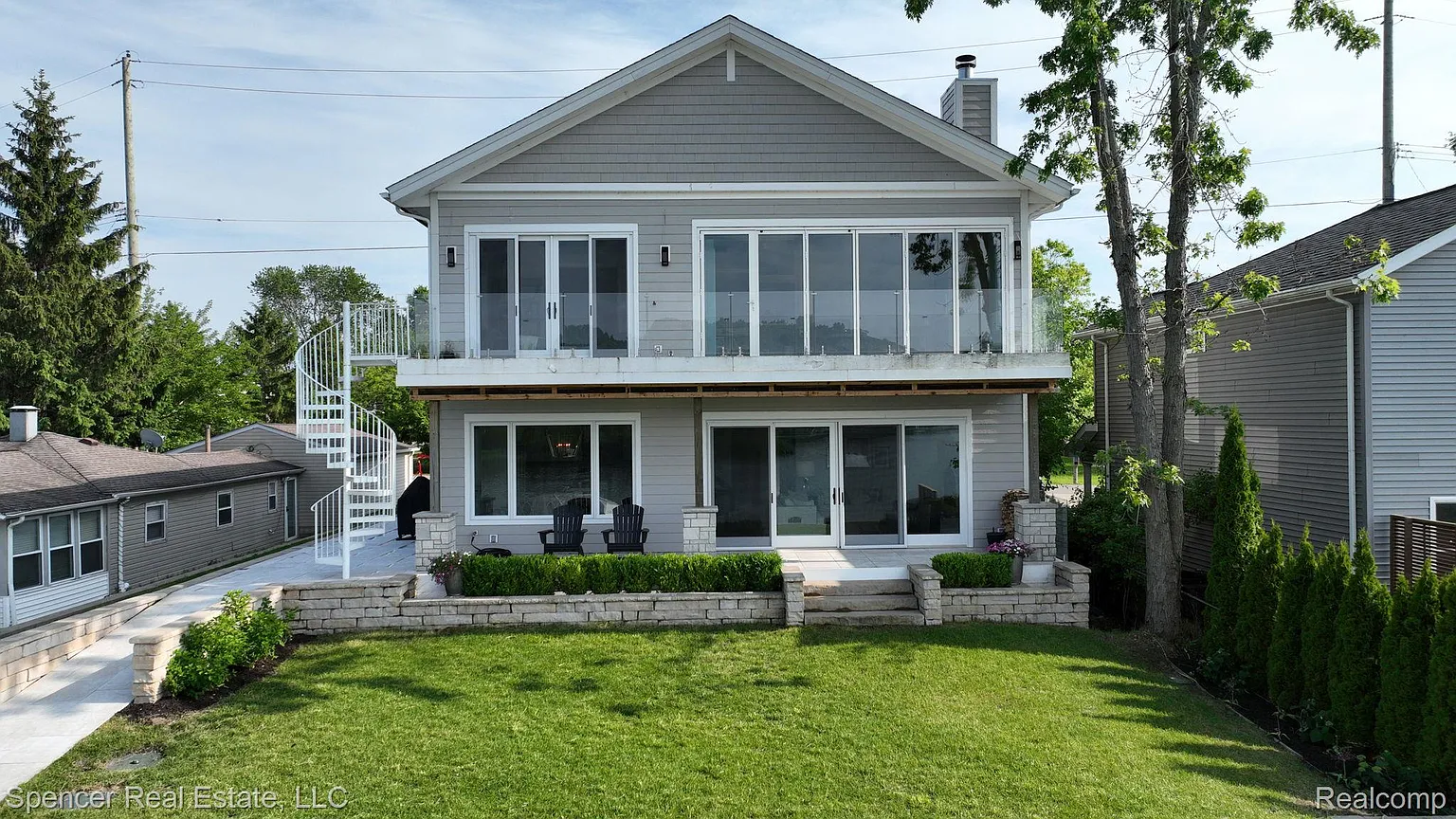 571 Dunleavy Dr photo 1