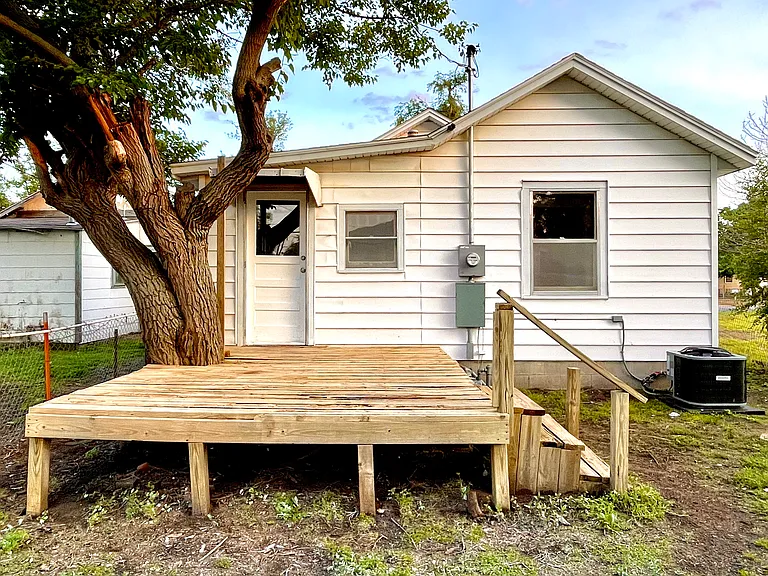 408 E Carpenter St — Photo 22
