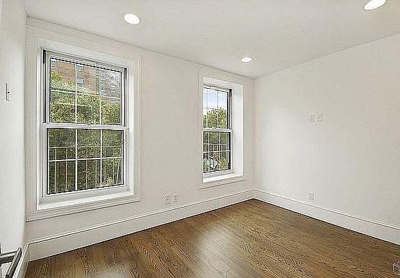 4th image of 407 E 6th St