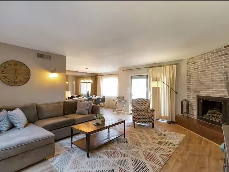 7647 E Medlock Dr — Photo 3