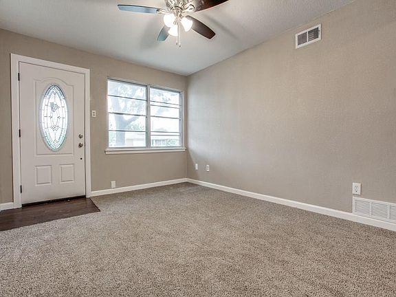 3rd image of 1413 Lynn Dr