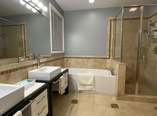 425 E 42nd St #2, Chicago, IL 60653
