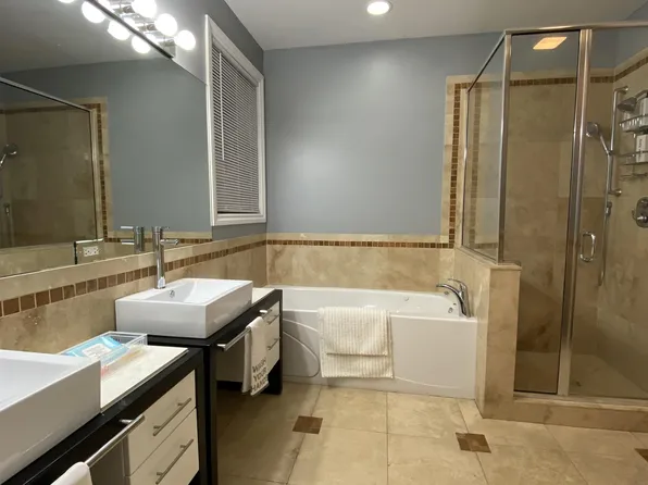 425 E 42nd St #2, Chicago, IL 60653