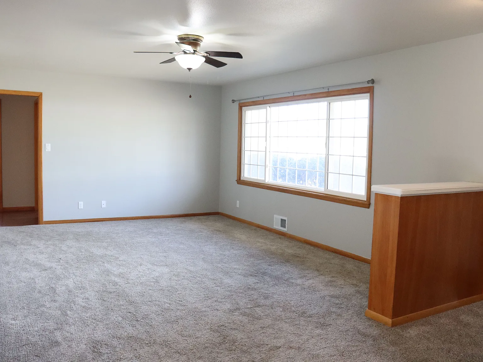5 bed, 2.0 bath, 2293 sqft, $2,640 — Photo 2