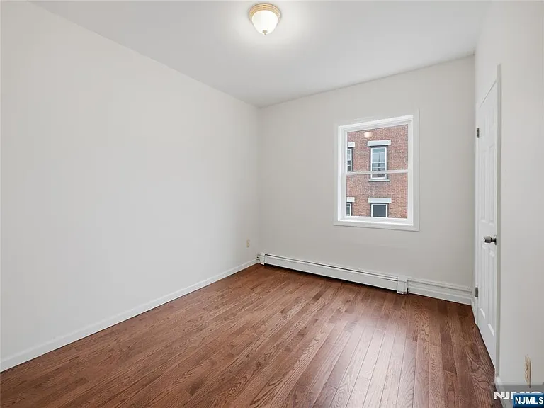 1-2 Hilliard Ave #6 — Photo 10