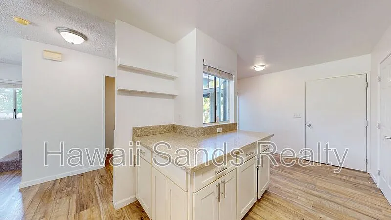 3 bed, 2.0 bath, $4,050 — Photo 4