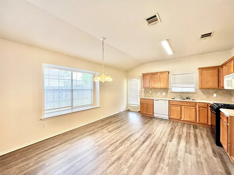 2221 Pearson Way — Photo 3