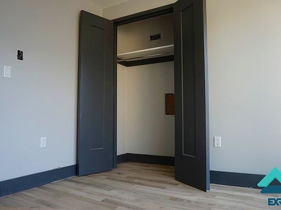 4th image of 200 Scholes St #1BK