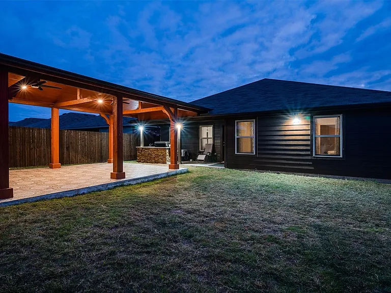 1829 Strongbark Dr — Photo 21