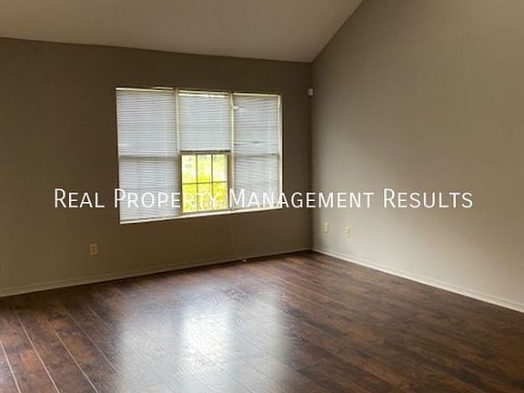 2nd image of 902 Pfeiffer Ave