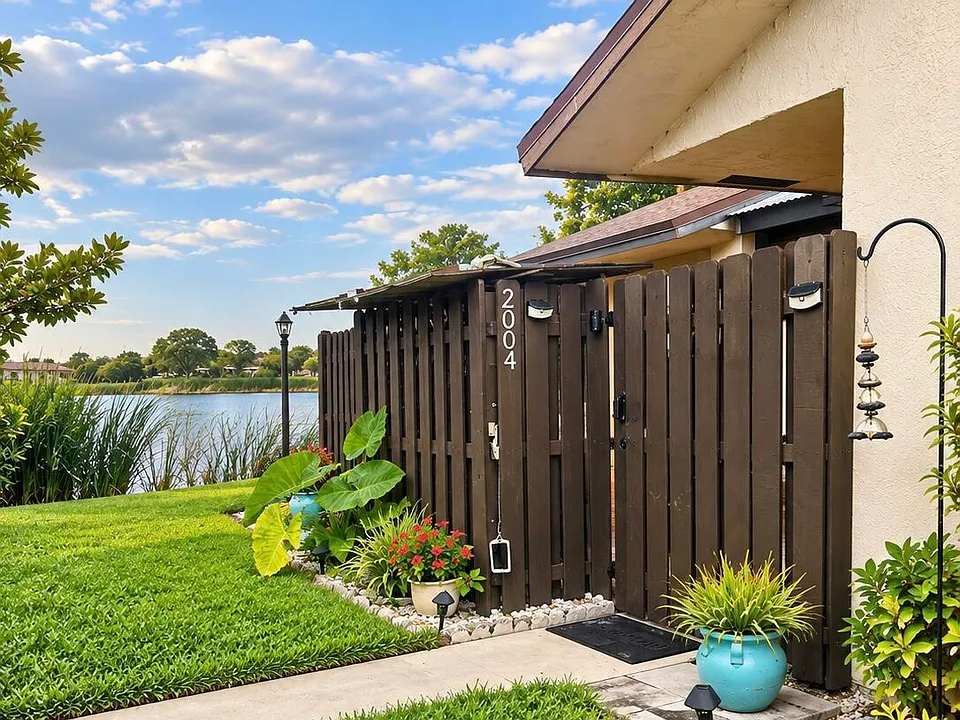 2004 Waterview Cir