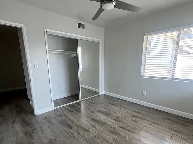 212 W Plymouth St — Photo 4