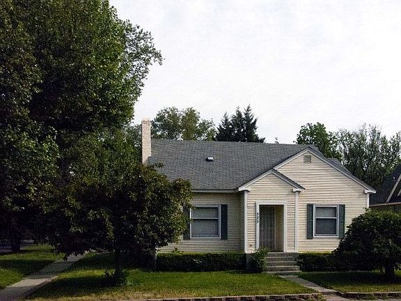 2nd image of 525 E Alder St