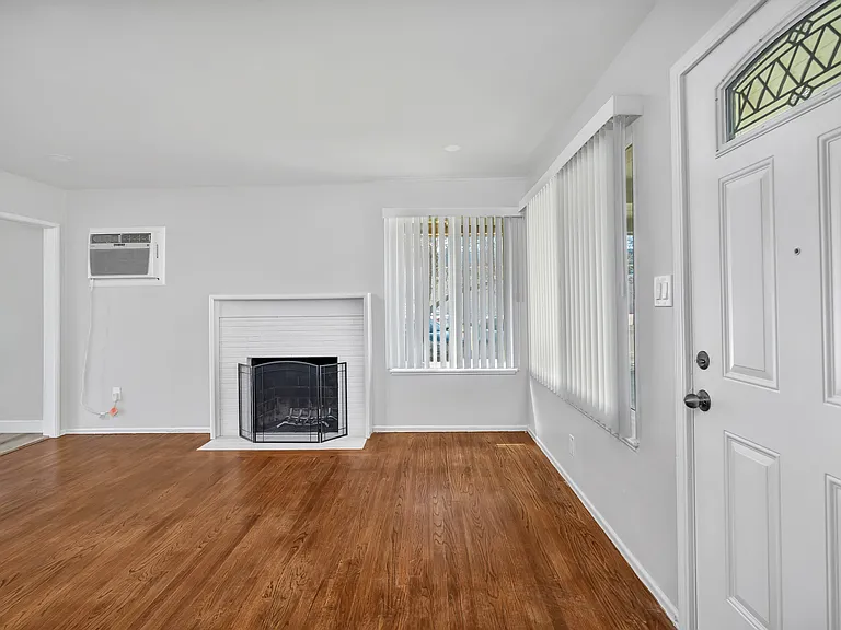 El Camino Duplexes — Photo 64